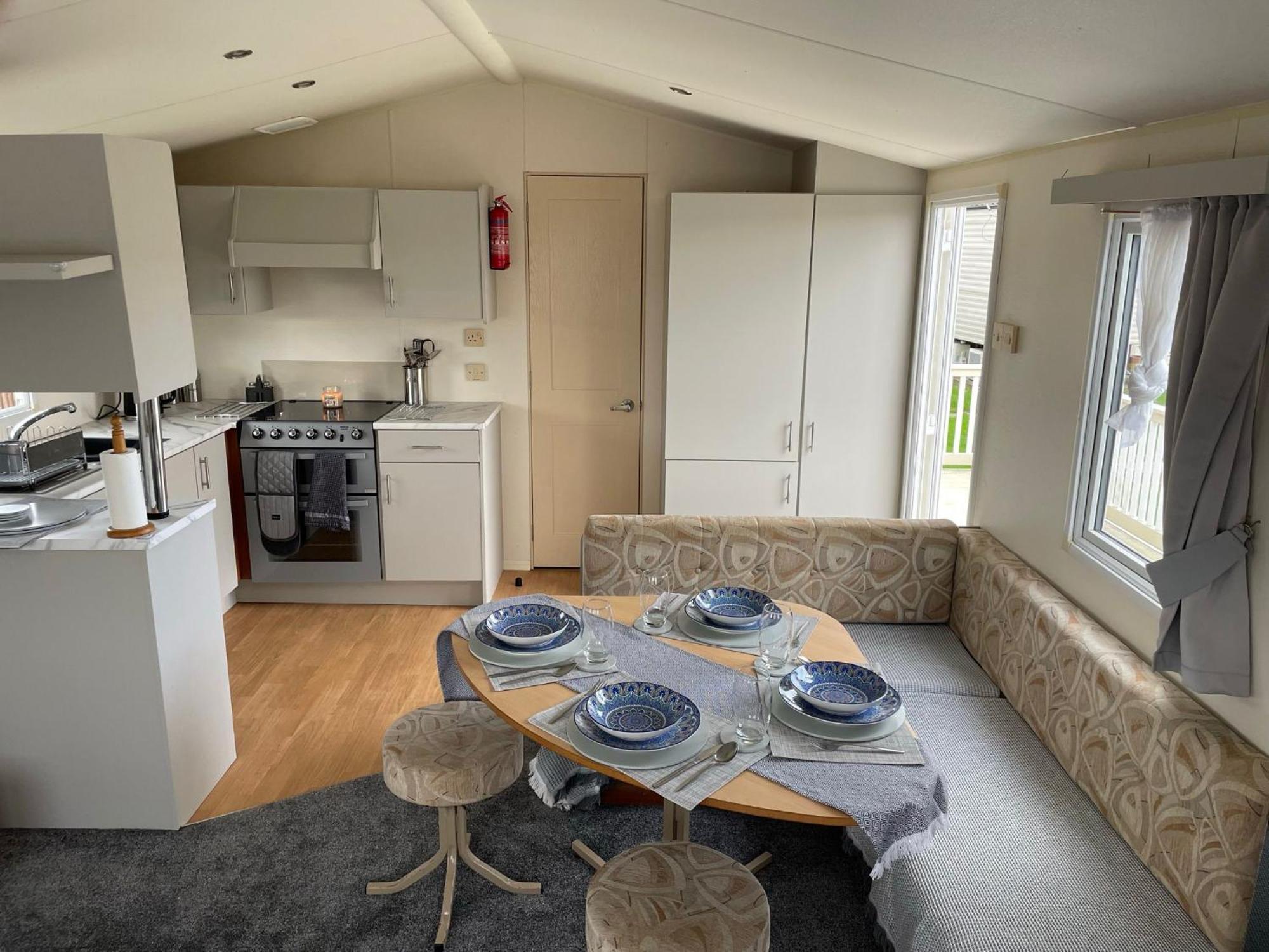 Whitstable 2 Bed Fully Fitted Seaside Caravan Campsite