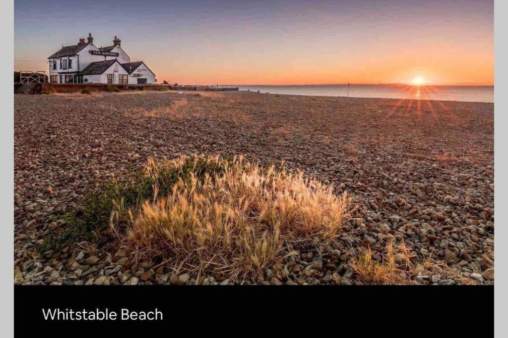 Campsite Whitstable 2 Bed Fully Fitted Seaside Caravan *