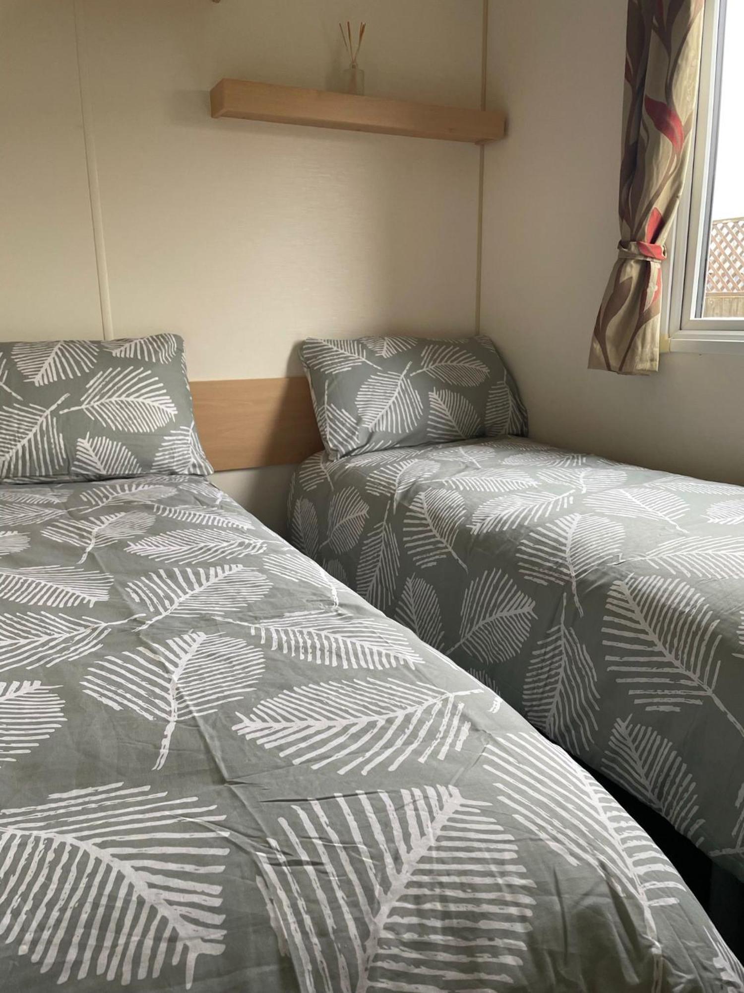 Whitstable 2 Bed Fully Fitted Seaside Caravan Campsite *